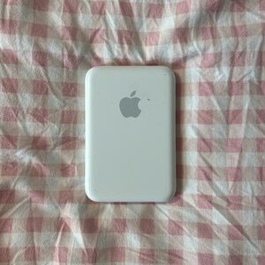 Apple White MagSafe Battery Pack